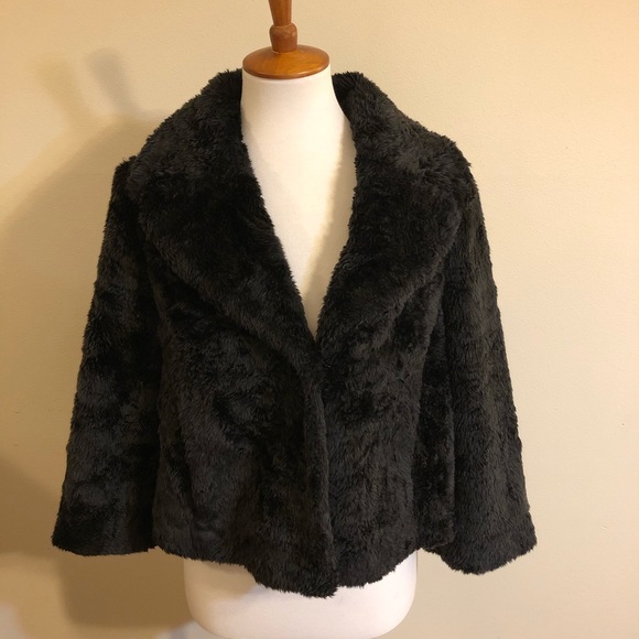 White House Black Market Cropped Faux Fur Coat - Picture 3 of 8